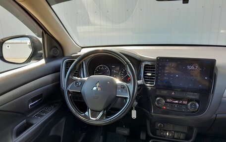 Mitsubishi Outlander III рестайлинг 3, 2018 год, 1 849 000 рублей, 12 фотография