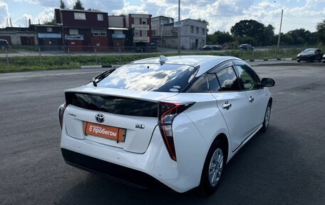Toyota Prius IV XW50, 2016 год, 1 500 000 рублей, 5 фотография