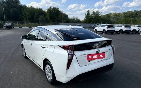 Toyota Prius IV XW50, 2016 год, 1 500 000 рублей, 7 фотография
