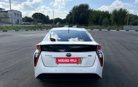 Toyota Prius IV XW50, 2016 год, 1 500 000 рублей, 6 фотография