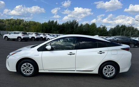 Toyota Prius IV XW50, 2016 год, 1 500 000 рублей, 8 фотография