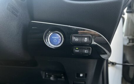 Toyota Prius IV XW50, 2016 год, 1 500 000 рублей, 12 фотография