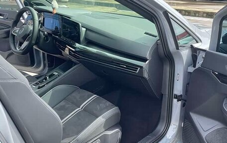Volkswagen Golf VIII, 2023 год, 2 000 000 рублей, 8 фотография