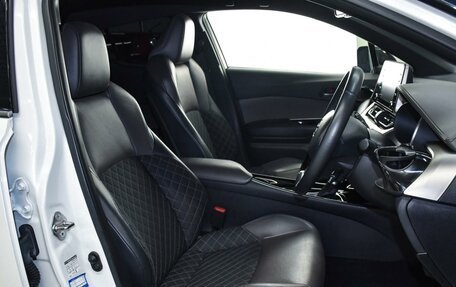 Toyota C-HR I рестайлинг, 2020 год, 2 250 000 рублей, 13 фотография