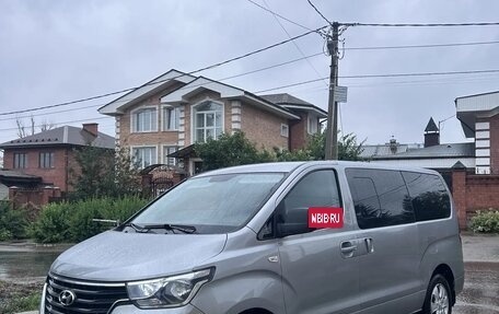 Hyundai Grand Starex Grand Starex I рестайлинг 2, 2019 год, 2 800 000 рублей, 6 фотография