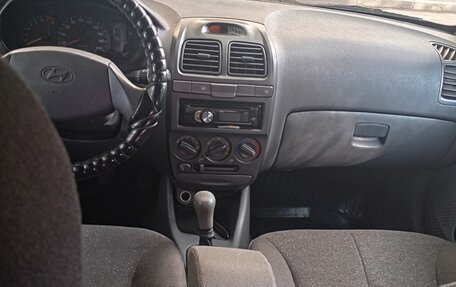 Hyundai Accent II, 2004 год, 185 000 рублей, 10 фотография