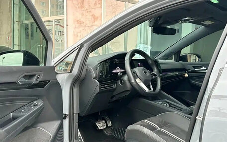 Volkswagen Golf VIII, 2022 год, 2 200 000 рублей, 13 фотография