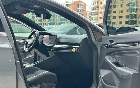 Volkswagen Golf VIII, 2022 год, 2 200 000 рублей, 18 фотография