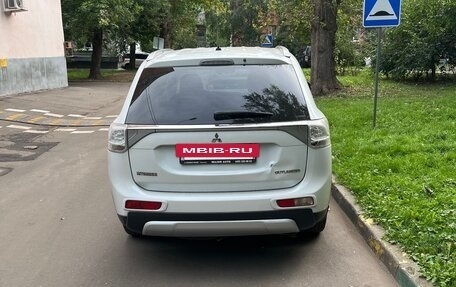 Mitsubishi Outlander III рестайлинг 3, 2014 год, 1 300 000 рублей, 2 фотография