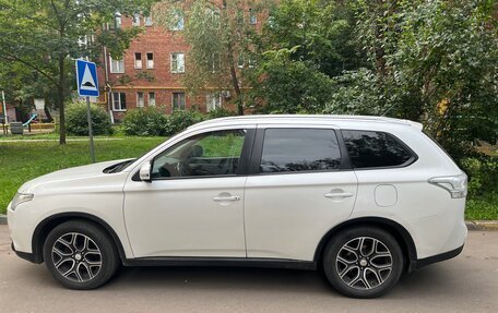 Mitsubishi Outlander III рестайлинг 3, 2014 год, 1 300 000 рублей, 4 фотография