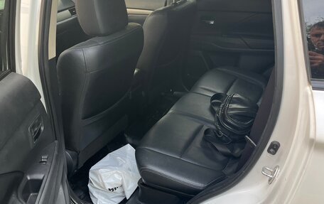 Mitsubishi Outlander III рестайлинг 3, 2014 год, 1 300 000 рублей, 11 фотография
