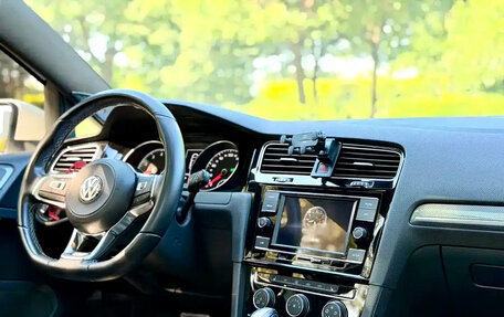 Volkswagen Golf VII, 2018 год, 1 500 000 рублей, 13 фотография
