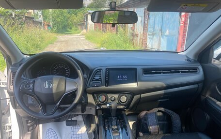 Honda Vezel, 2019 год, 1 800 000 рублей, 17 фотография