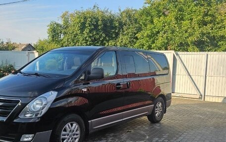 Hyundai H-1 II рестайлинг, 2017 год, 2 050 000 рублей, 3 фотография