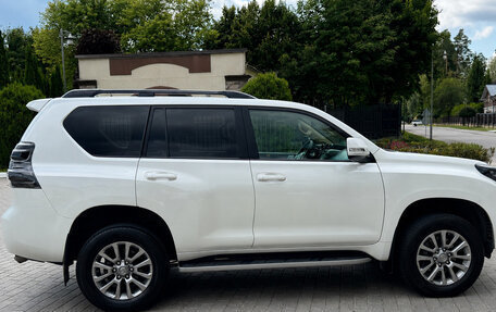 Toyota Land Cruiser Prado 150 рестайлинг 2, 2016 год, 4 000 000 рублей, 6 фотография