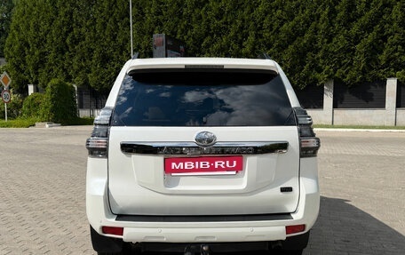 Toyota Land Cruiser Prado 150 рестайлинг 2, 2016 год, 4 000 000 рублей, 3 фотография