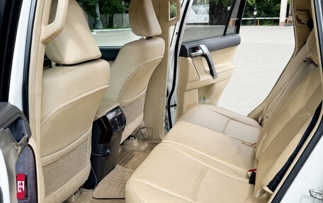 Toyota Land Cruiser Prado 150 рестайлинг 2, 2016 год, 4 000 000 рублей, 17 фотография