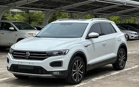 Volkswagen T-Roc I, 2023 год, 1 570 000 рублей, 1 фотография