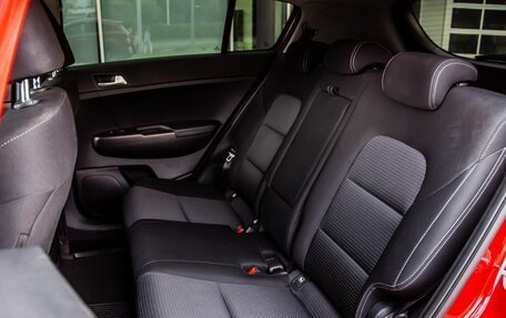 KIA Sportage IV рестайлинг, 2020 год, 2 640 000 рублей, 15 фотография