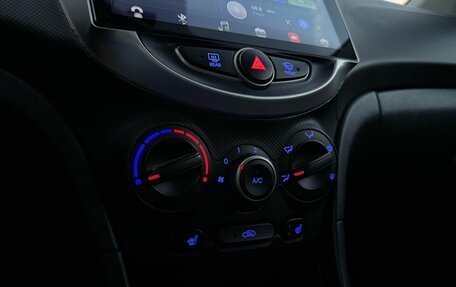 Hyundai Solaris II рестайлинг, 2015 год, 990 000 рублей, 11 фотография