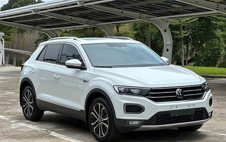 Volkswagen T-Roc I, 2023 год, 1 570 000 рублей, 3 фотография