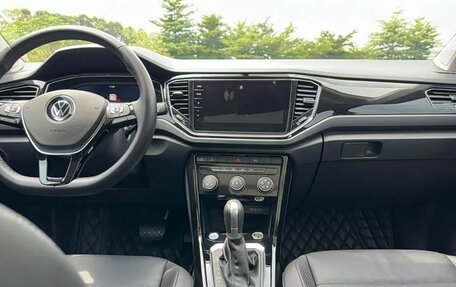 Volkswagen T-Roc I, 2023 год, 1 570 000 рублей, 11 фотография
