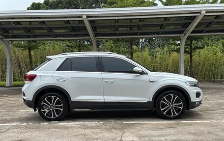 Volkswagen T-Roc I, 2023 год, 1 570 000 рублей, 8 фотография