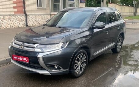 Mitsubishi Outlander III рестайлинг 3, 2018 год, 2 490 000 рублей, 1 фотография