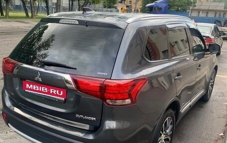 Mitsubishi Outlander III рестайлинг 3, 2018 год, 2 490 000 рублей, 5 фотография