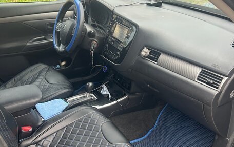 Mitsubishi Outlander III рестайлинг 3, 2017 год, 1 600 000 рублей, 10 фотография