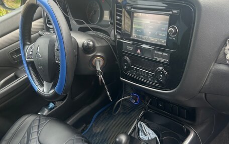 Mitsubishi Outlander III рестайлинг 3, 2017 год, 1 600 000 рублей, 11 фотография