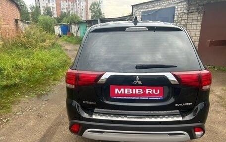 Mitsubishi Outlander III рестайлинг 3, 2017 год, 1 600 000 рублей, 6 фотография