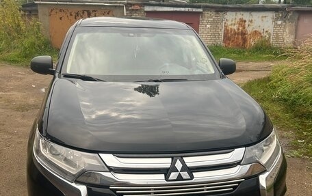 Mitsubishi Outlander III рестайлинг 3, 2017 год, 1 600 000 рублей, 9 фотография