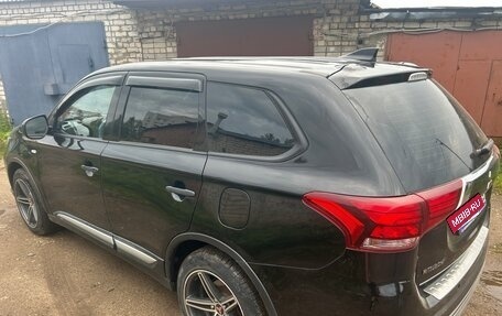 Mitsubishi Outlander III рестайлинг 3, 2017 год, 1 600 000 рублей, 5 фотография