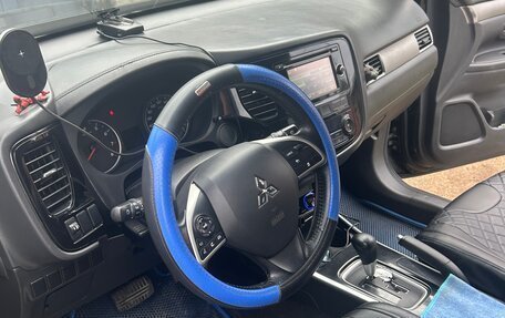 Mitsubishi Outlander III рестайлинг 3, 2017 год, 1 600 000 рублей, 16 фотография