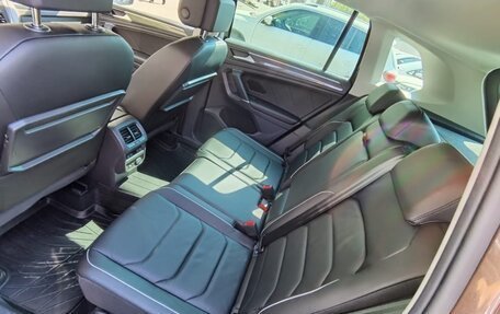 Volkswagen Tiguan II, 2018 год, 1 890 000 рублей, 3 фотография