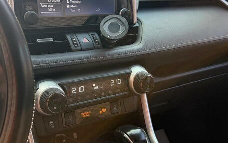 Toyota RAV4, 2021 год, 3 250 000 рублей, 6 фотография