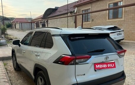 Toyota RAV4, 2021 год, 3 250 000 рублей, 2 фотография