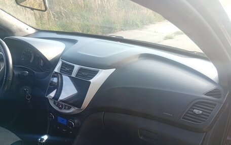 Hyundai Solaris II рестайлинг, 2011 год, 729 000 рублей, 11 фотография