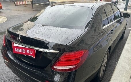 Mercedes-Benz E-Класс, 2019 год, 1 850 000 рублей, 5 фотография