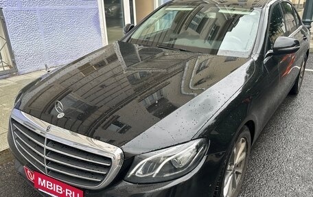 Mercedes-Benz E-Класс, 2019 год, 1 850 000 рублей, 3 фотография