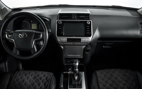 Toyota Land Cruiser Prado 150 рестайлинг 2, 2019 год, 4 502 000 рублей, 15 фотография