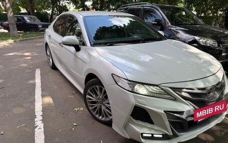 Toyota Camry, 2019 год, 2 700 000 рублей, 4 фотография