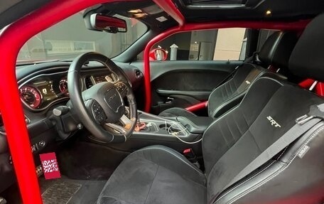 Dodge Challenger III рестайлинг 2, 2016 год, 6 000 000 рублей, 4 фотография