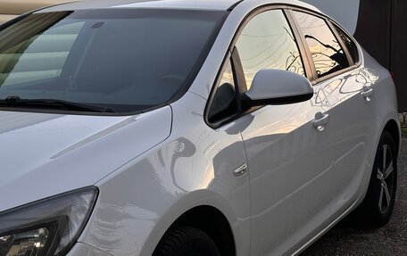 Opel Astra J, 2013 год, 615 000 рублей, 2 фотография
