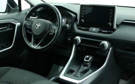 Toyota RAV4, 2020 год, 3 745 000 рублей, 4 фотография