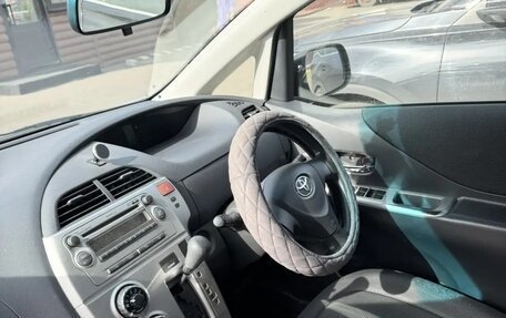 Toyota Ractis I, 2010 год, 750 000 рублей, 4 фотография
