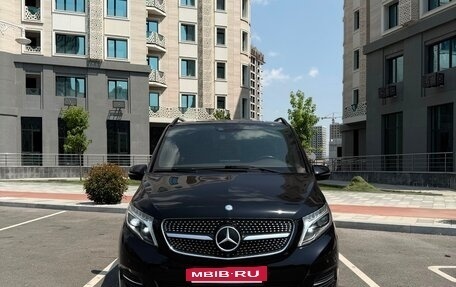 Mercedes-Benz V-Класс, 2016 год, 4 490 000 рублей, 3 фотография