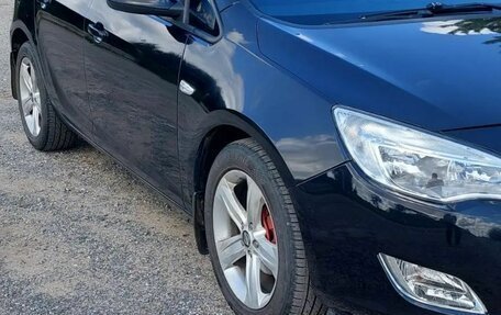 Opel Astra J, 2010 год, 657 000 рублей, 3 фотография