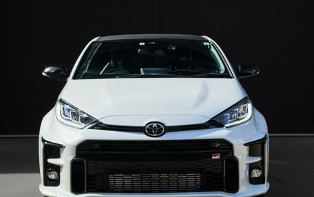 Toyota Yaris, 2022 год, 3 500 000 рублей, 2 фотография